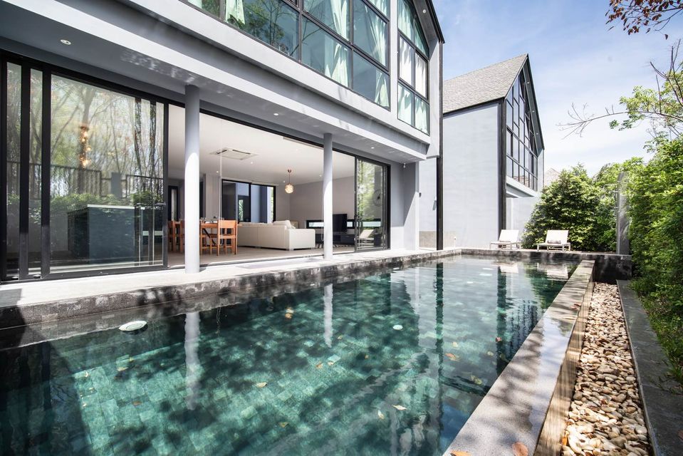 Modern pool villa in Bangtao