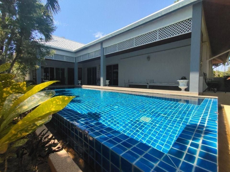 4 beds Private Pool Villa for RENT