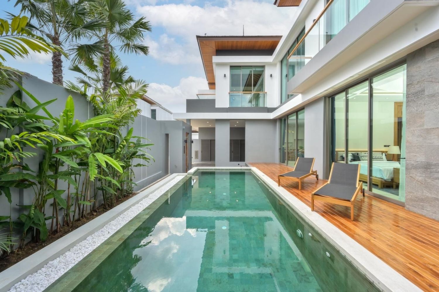 Luxurious Modern Oriental Pool Villas