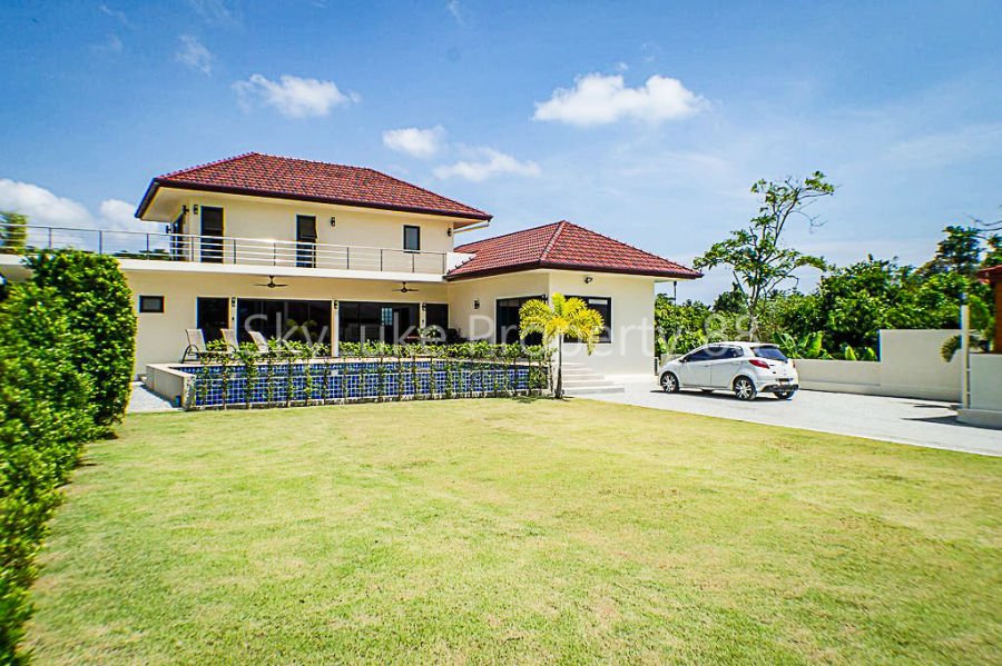 3 Bedrooms Private Pool Villa Big Garden for Rent in Rawai