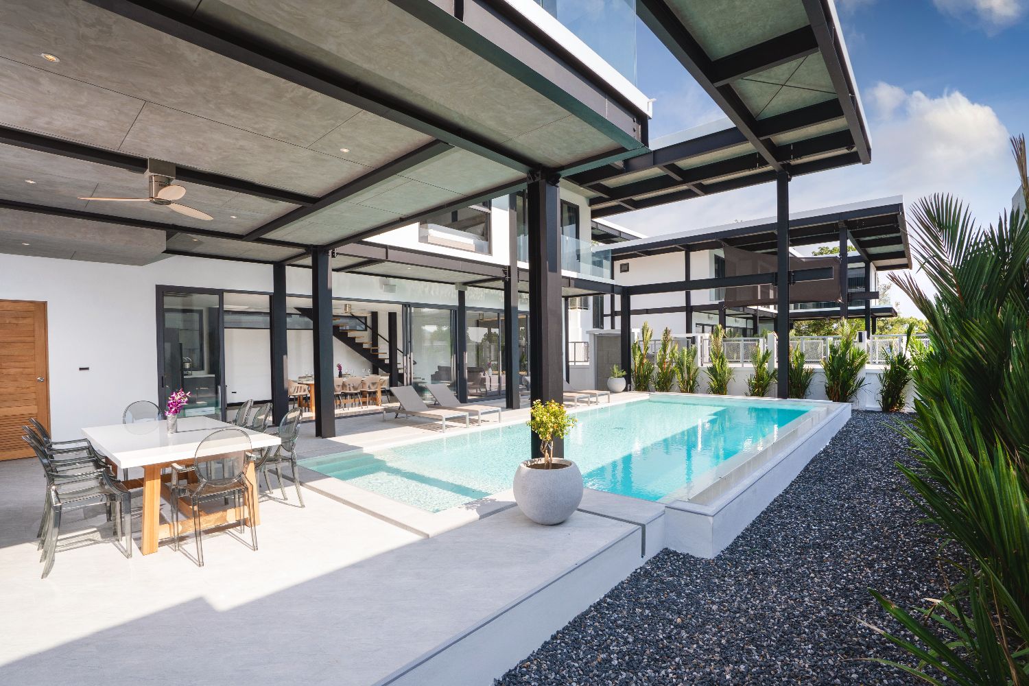 Modern Villa for Rent&Sale 🏡 📍 located in Rawai (VR135-RW0493, VS20-RW0243)