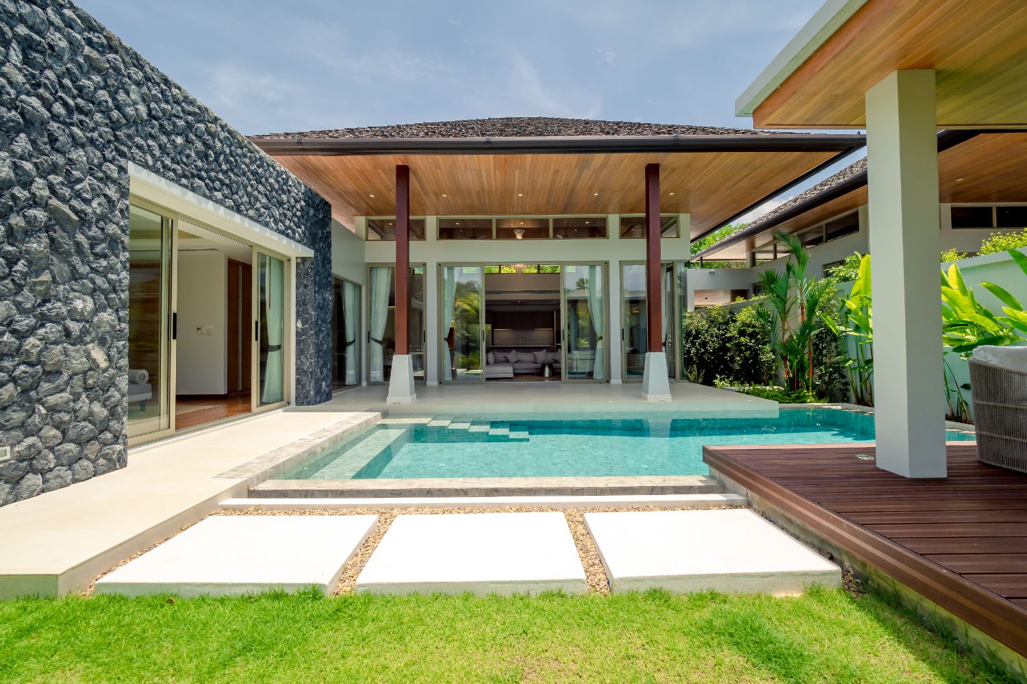 THE GRAND LAKESIDE PRIVATE POOL VILLA FOR SALES IN LAYAN