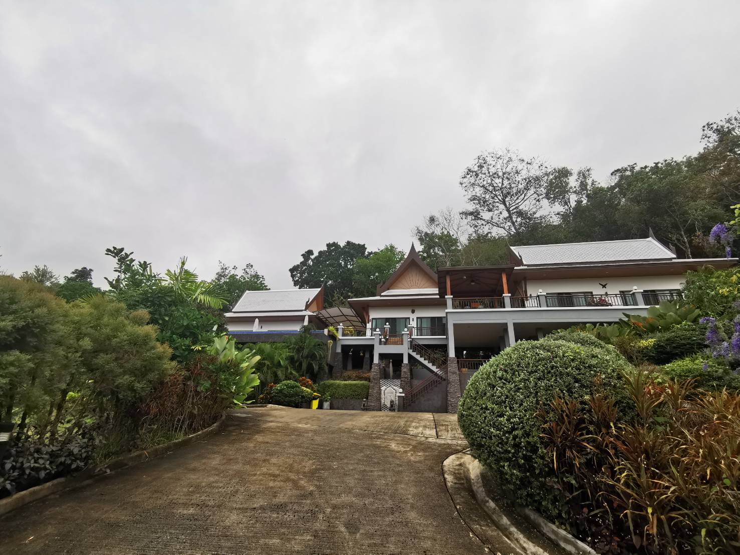 Pool Villa with Moutain&Sea View in Rawai for rent !