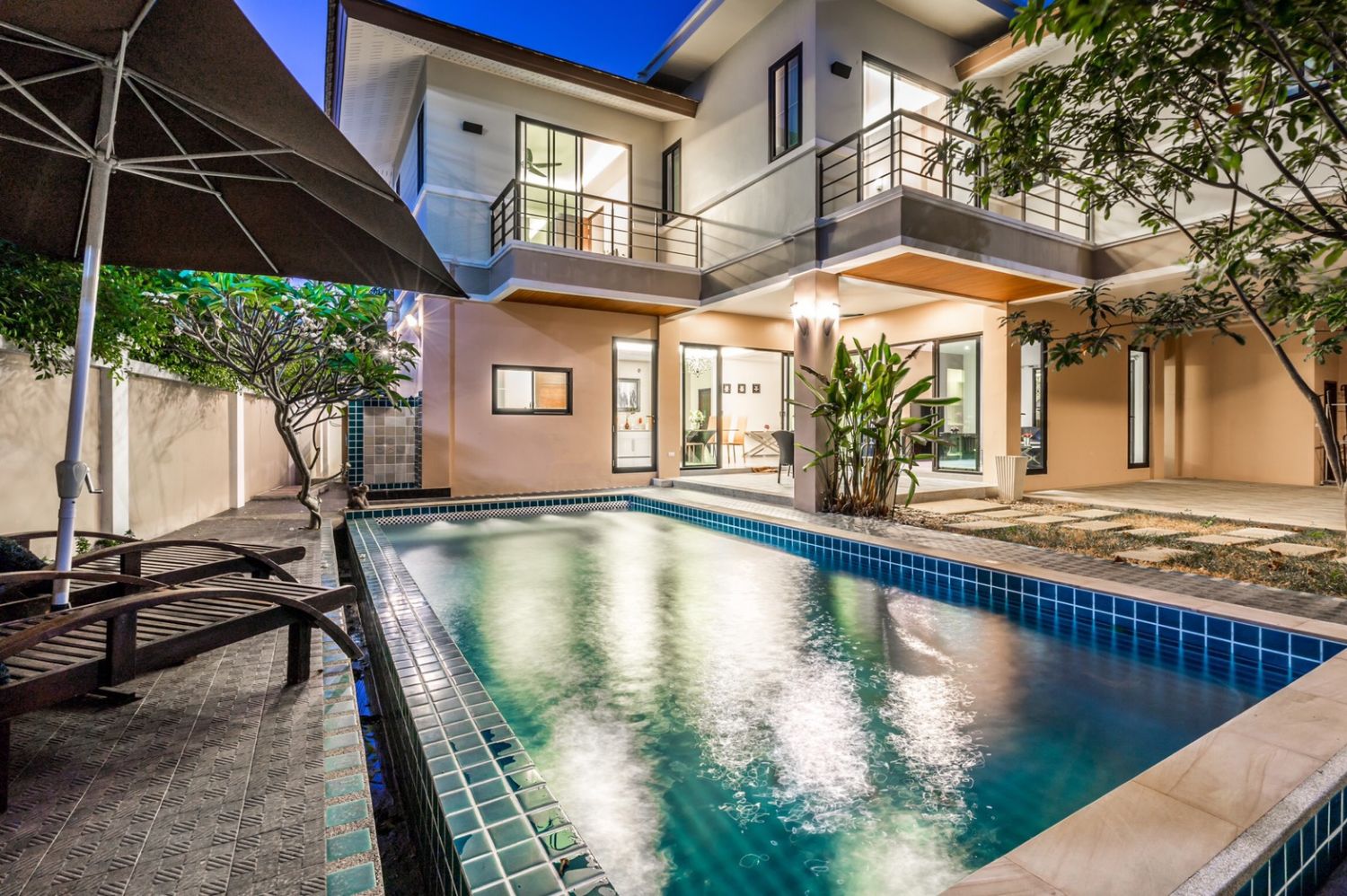Modern 4 Bedrooms Private Pool Villa in Chalong